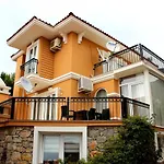 Villa Lumar Homes - Artemissia